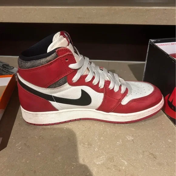 Jordan Red Retro - Picture 2 of 4